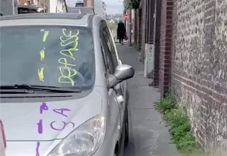 Voiture mal garée d'un automobiliste