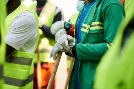 Un chef de chantier traîne ses employeurs en justice