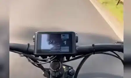 cycliste fou sur l'autoroute