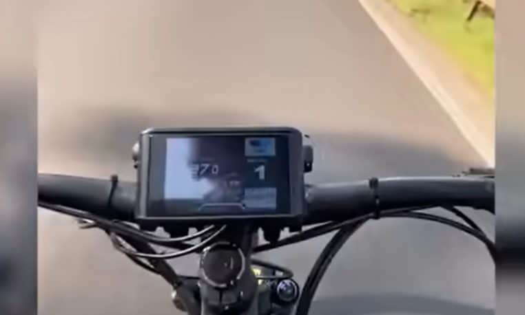 cycliste fou sur l'autoroute