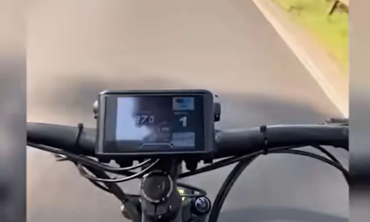 cycliste fou sur l'autoroute