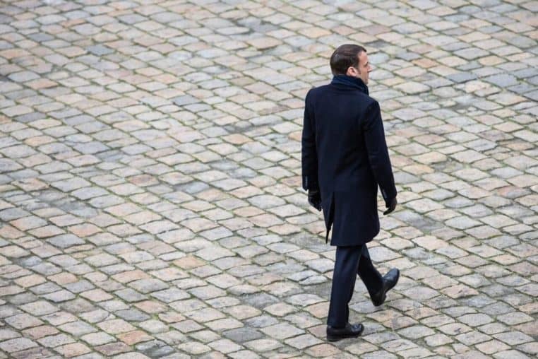 Emmanuel Macron face à la crise