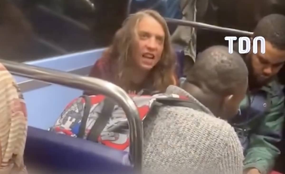 Femme métro parisien