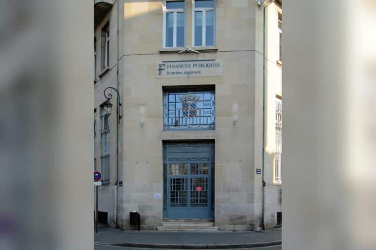 Entrée de la direction régionale des finances publiques à Dijon.