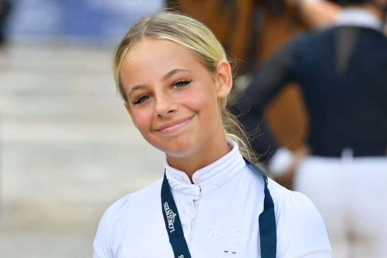 guilia sarkoy fete son anniversaire recoit sacc