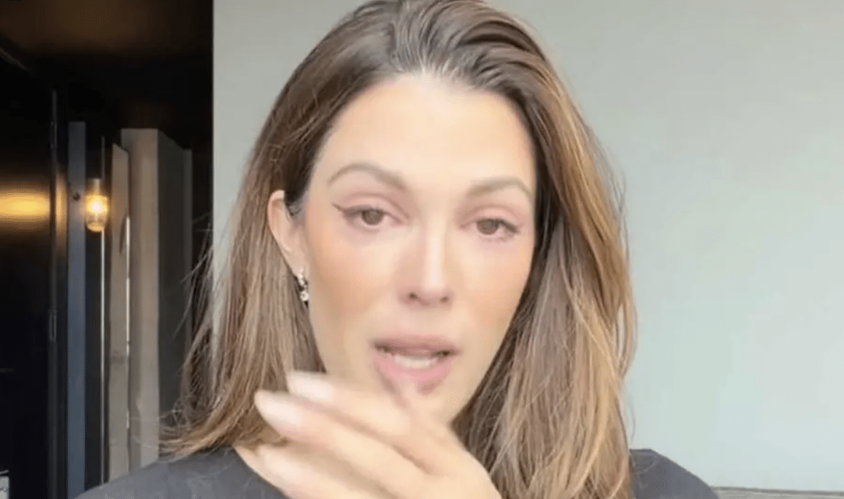 iris mittenaere heureuse en larmes annonce bonne nouvellee