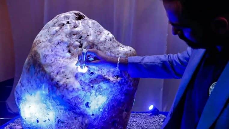 Pierre, plus grand saphir au monde