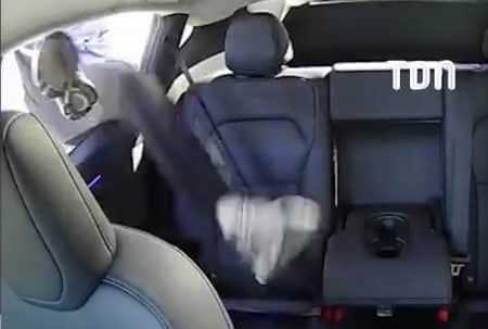 Jeune saute de la fenêtre d'une voiture pour ne pas payer la course