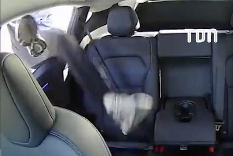 Jeune saute de la fenêtre d'une voiture pour ne pas payer la course