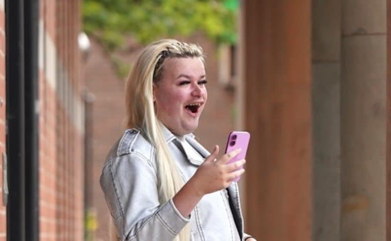 une femme transgenre emprisonnee - copiee