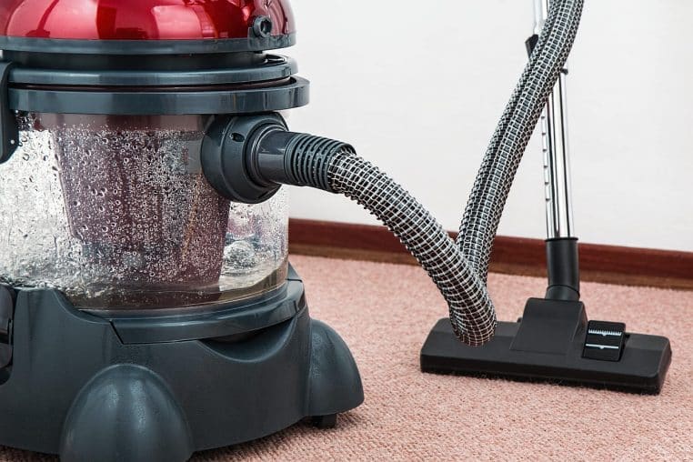 Embout d’aspirateur sur moquette