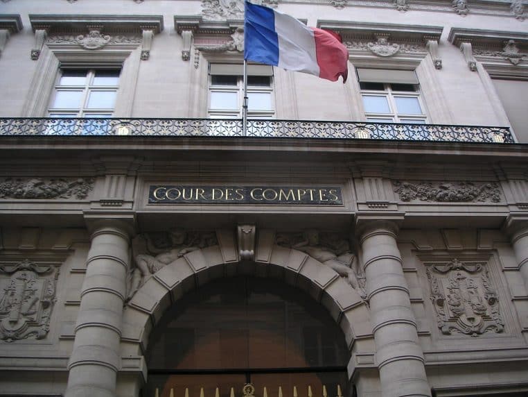 Entrée monumentale de la Cour des comptes à Paris, vue en plan large depuis la rue Cambon.