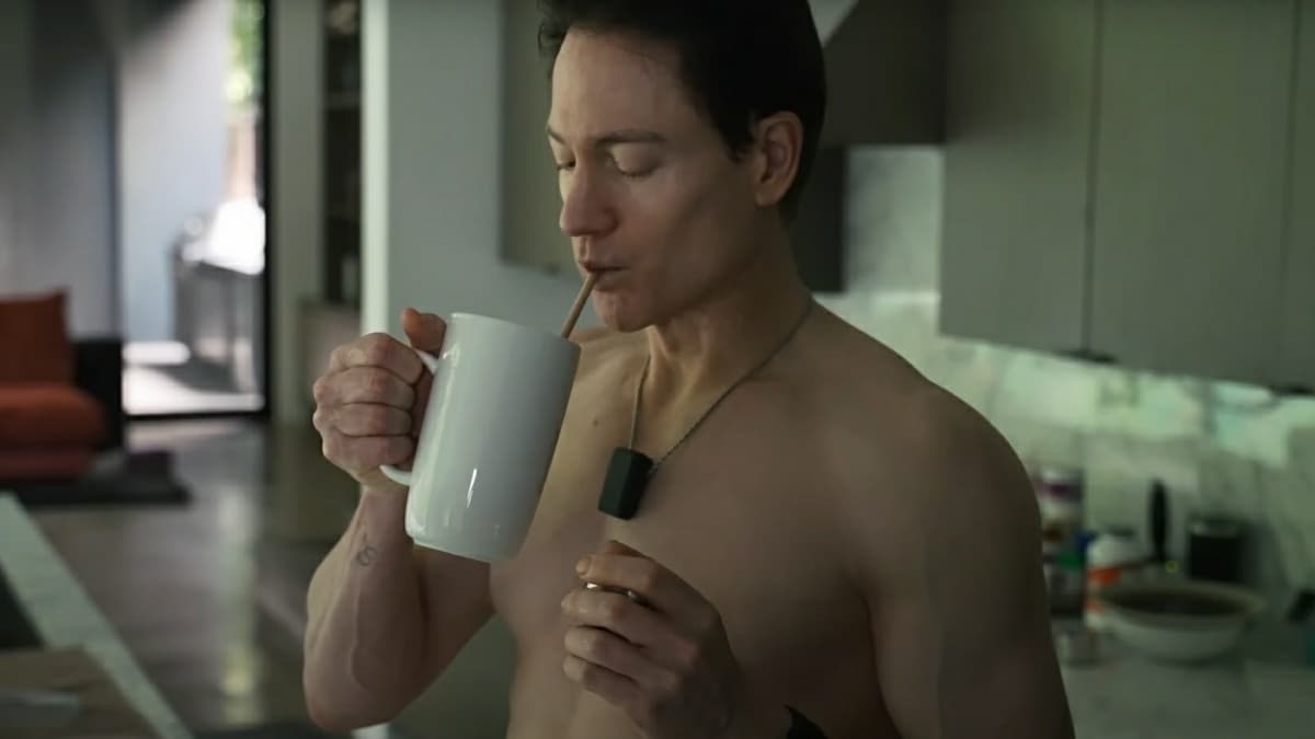 Homme-Bryan-Johnson-Cafe