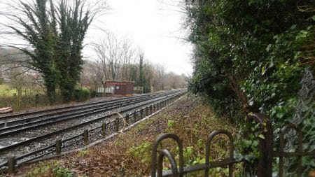 Jaiden Shehata distrait par un train telephone - copie