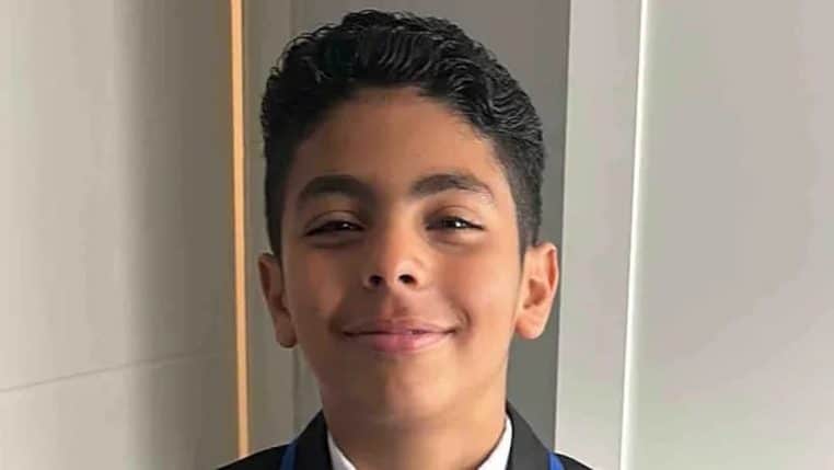 Jaiden Shehata distrait par un train telephone - copie