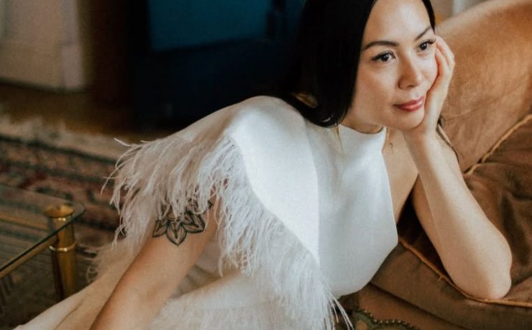 Love is blind Alice Jonathan