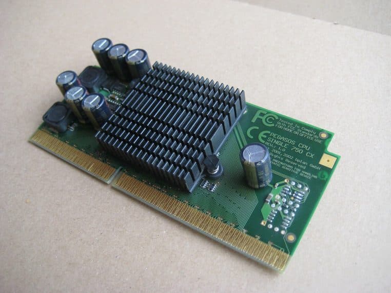 Module processeur PowerPC 750 CX pour carte mère Pegasos, rappelant les tentatives d’écosystème PowerPC hors Apple.