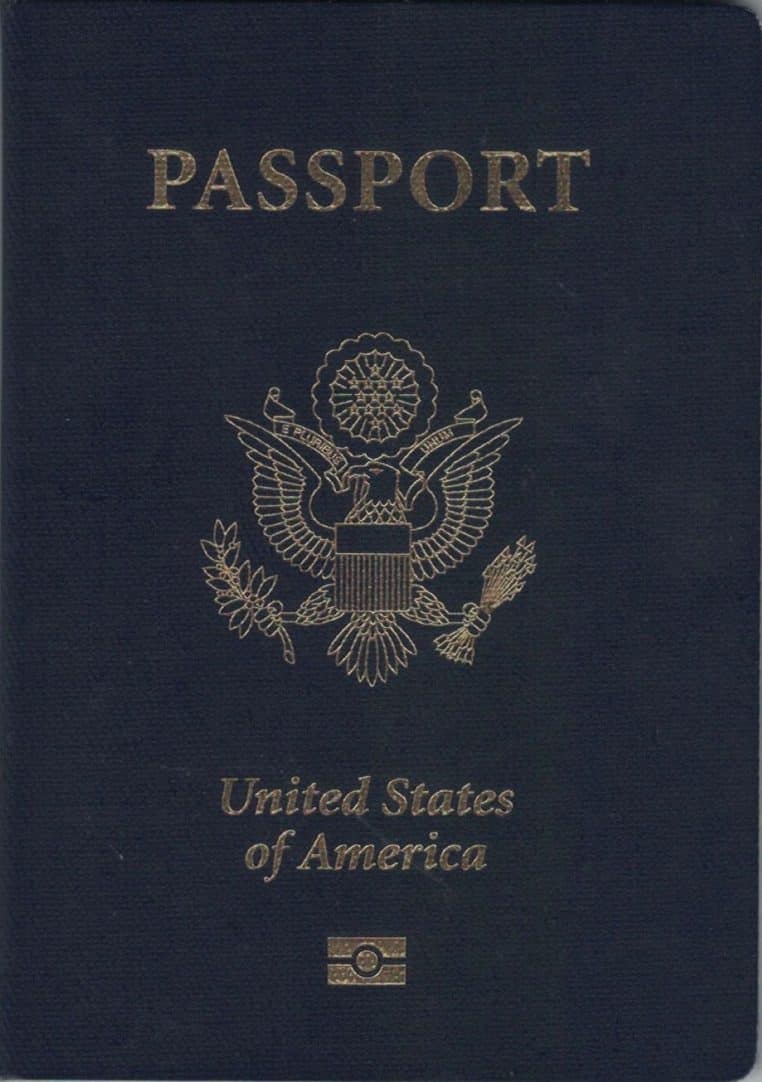 Couverture d’un passeport américain bleu marine avec l’aigle doré centré et la mention « United States of America ».