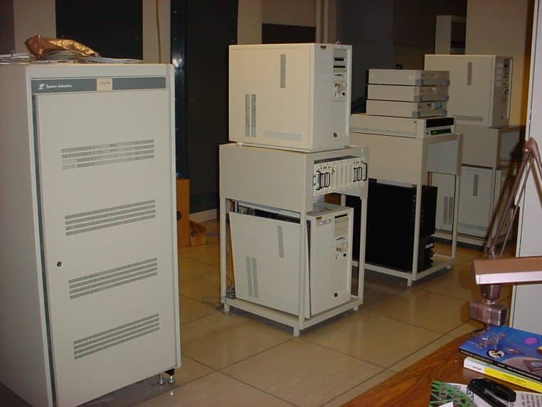 Rangée de serveurs IBM RS/6000 de la fin des années 90, associés à l’ère PowerPC et aux ambitions de standardisation CHRP.