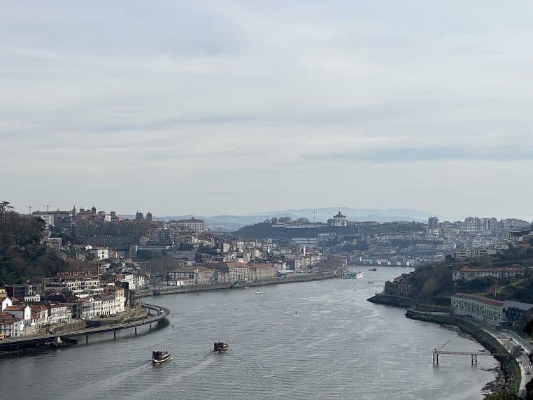 Panorama de Porto et du Douro vu depuis le pont d’Arrábida
