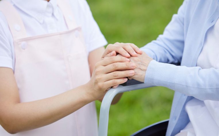 aide-soignant personne âgée serrure actu