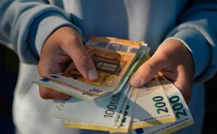 aide-soignant personne âgée serrure actu