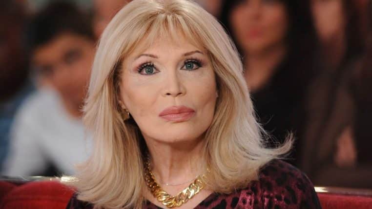 amanda lear va devoir se faire opérer