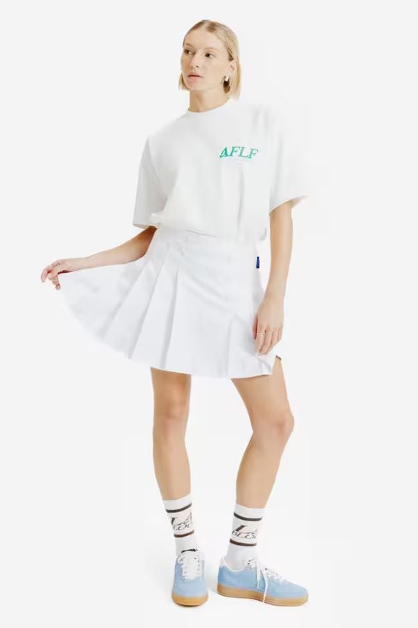 decathlon frappe fort avec une nouvelle jupe