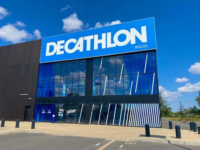 decathlon frappe fort avec une nouvelle jupe