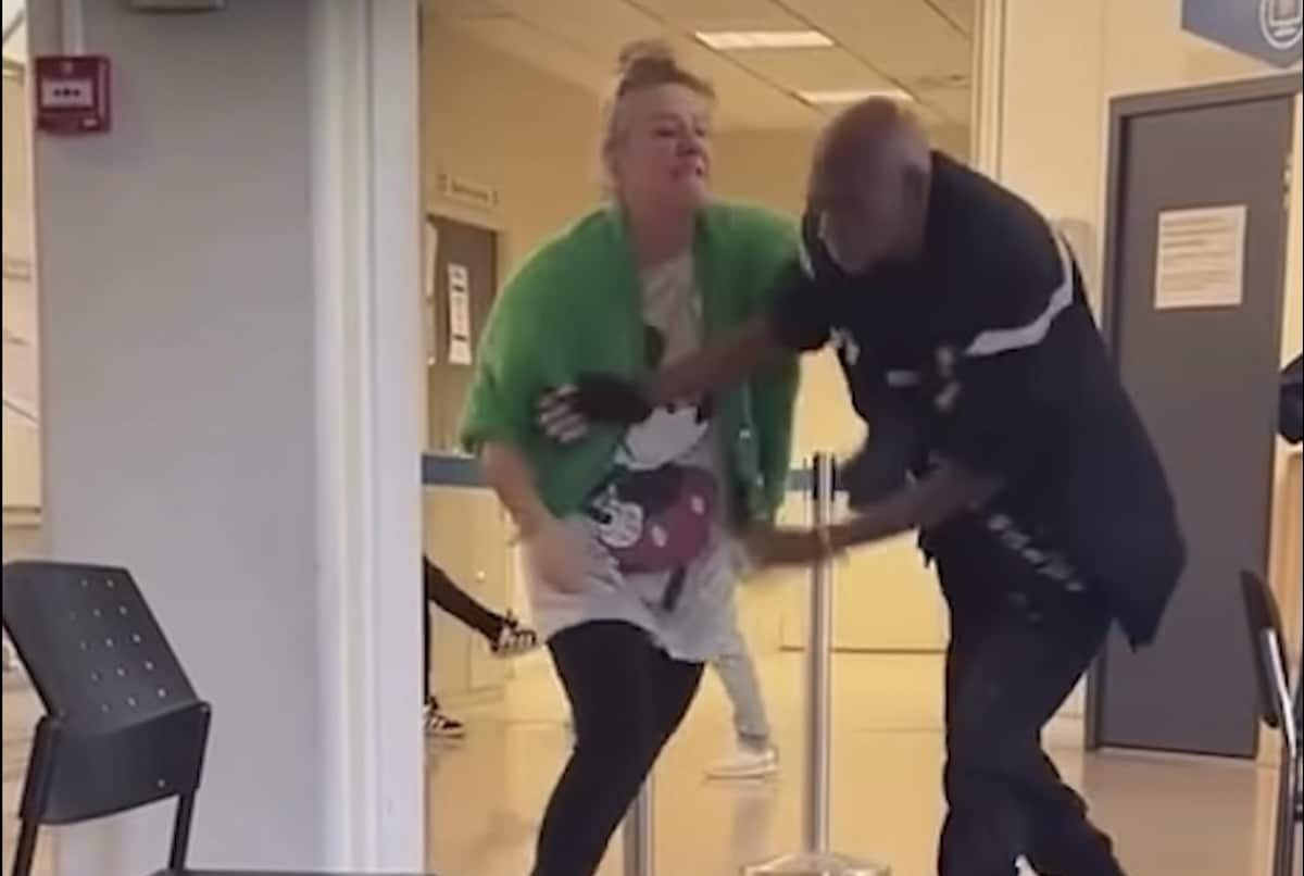 Femme s'en prend à un agent de sécurité dans un centre des impôts