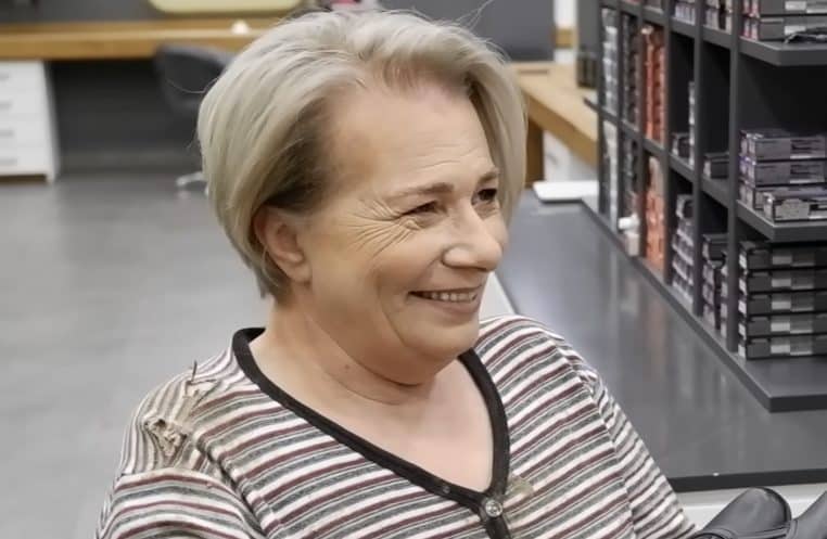 Femme sans abri relooking