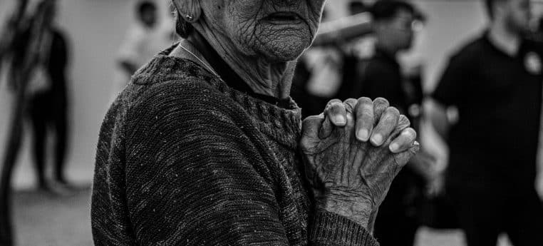 Il cache sa mère décédée dans la cave