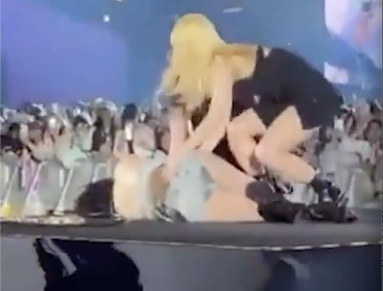 Hyuna malaise concert