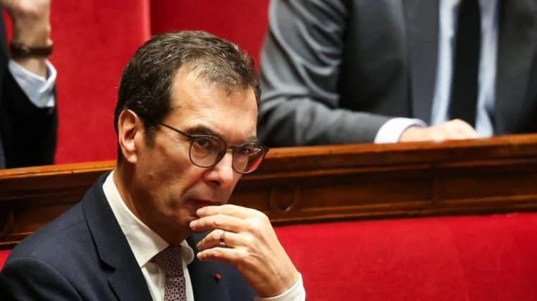 le gouvernement veut supprimer la prime de noel - copie