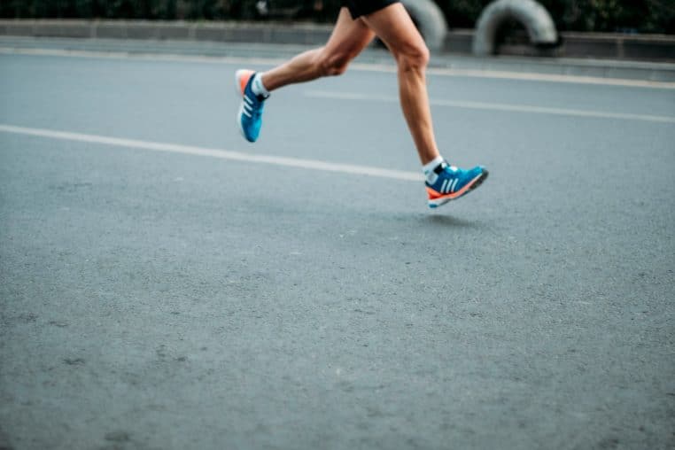 Pieds courir