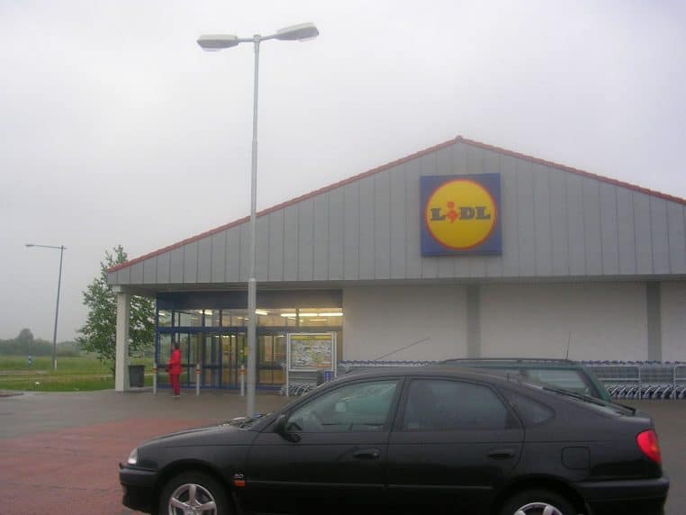 Façade d’un supermarché Lidl vue de l’extérieur