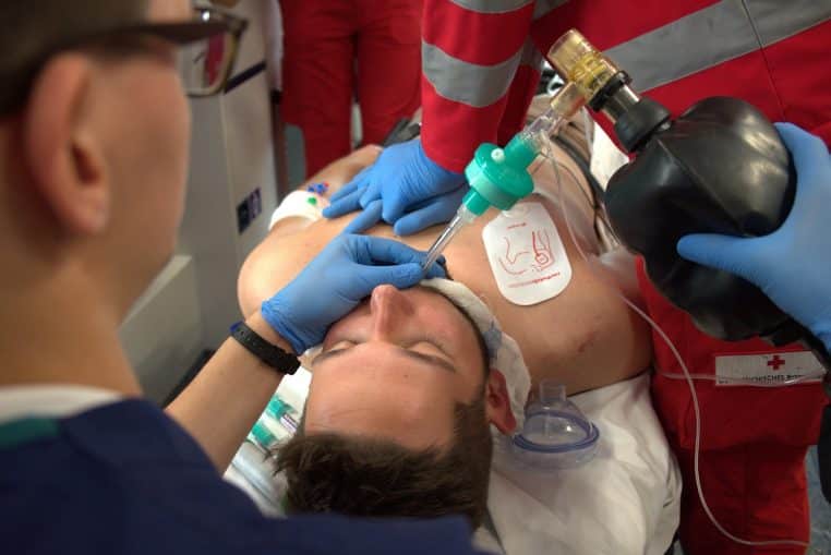 cpr, resuscitation, emergency, emergency doctor, intubation, ventilation, intra-arrest