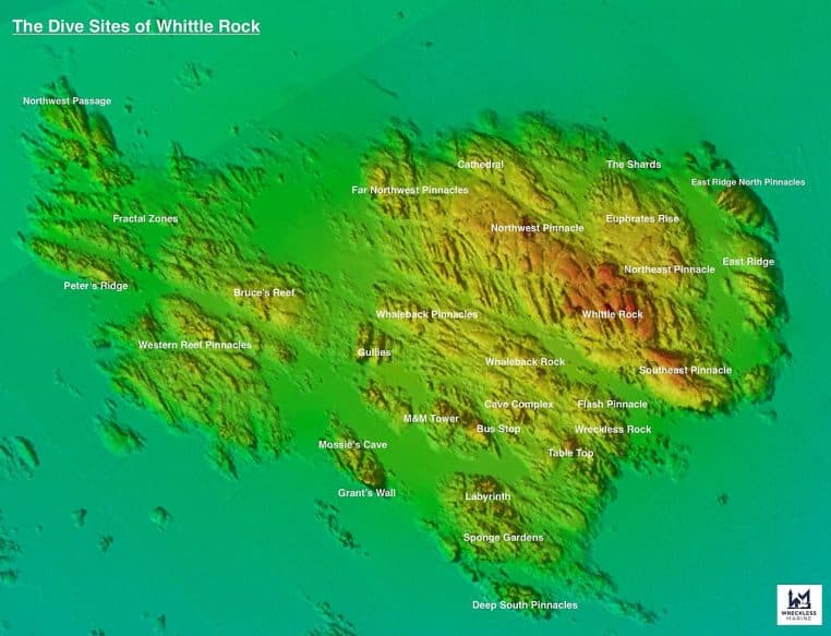 Carte multifaiseau du relief sous-marin montrant un récif cartographié, exemple de bathymétrie utilisée en prospection