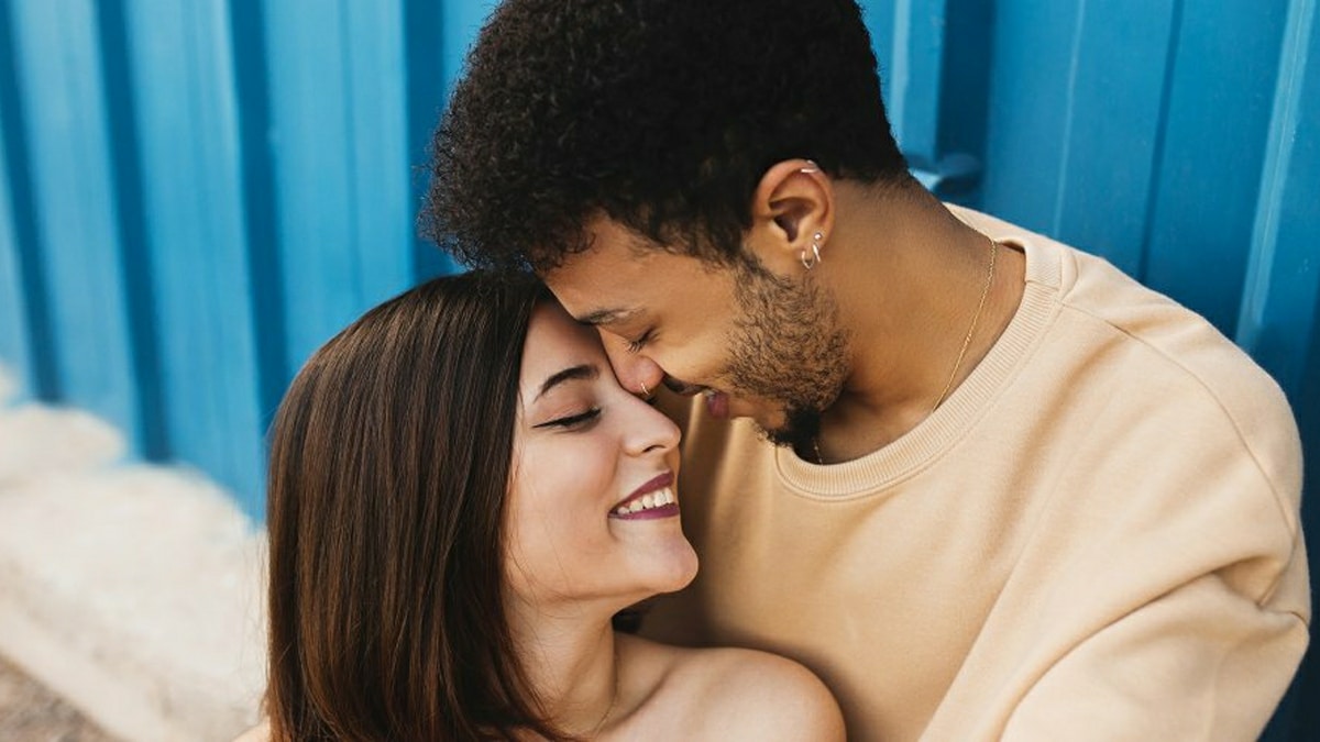 Gestes Couple Heureux