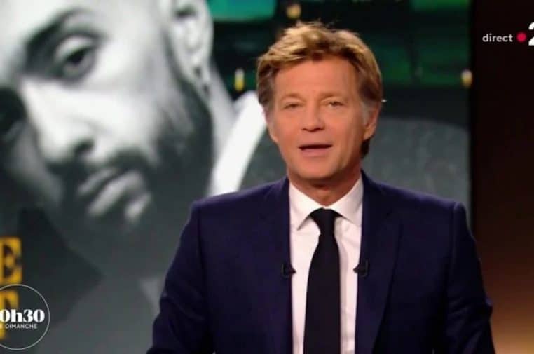 Laurent Delahousse defile en talons sur france 2 - copie