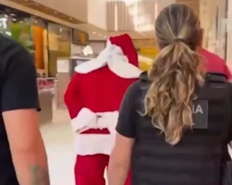 Père Noël arrêté dans un centre commercial