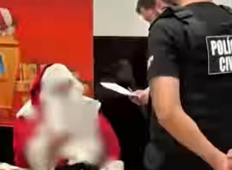 Père Noël arrêté dans un centre commercial