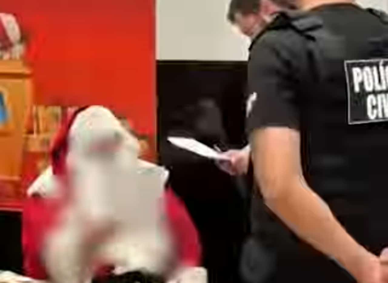 Père Noël arrêté dans un centre commercial