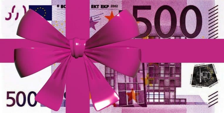 Illustration de liasses de billets en euros emballées comme un cadeau, évoquant un important don d’argent au sein d’une famille