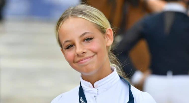 giulia sarkozy filmee chez le coiffeur - copie