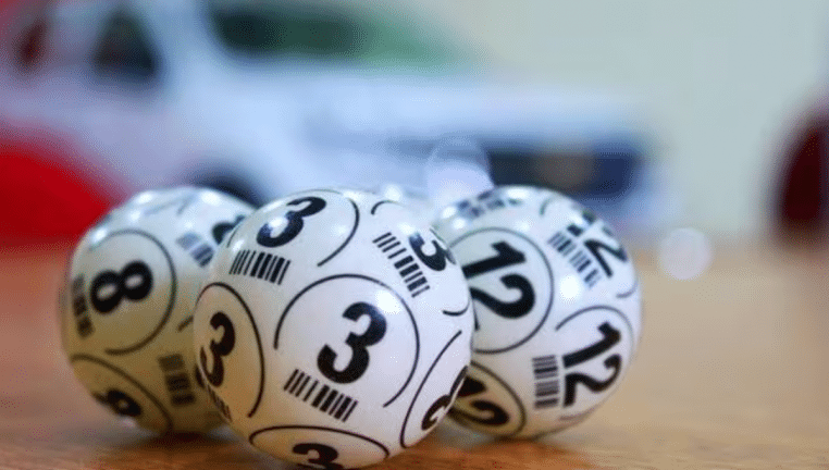 il gagne au loto mais decide rien dire a sa femme