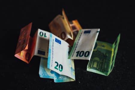 Un homme détourne les aides sociales