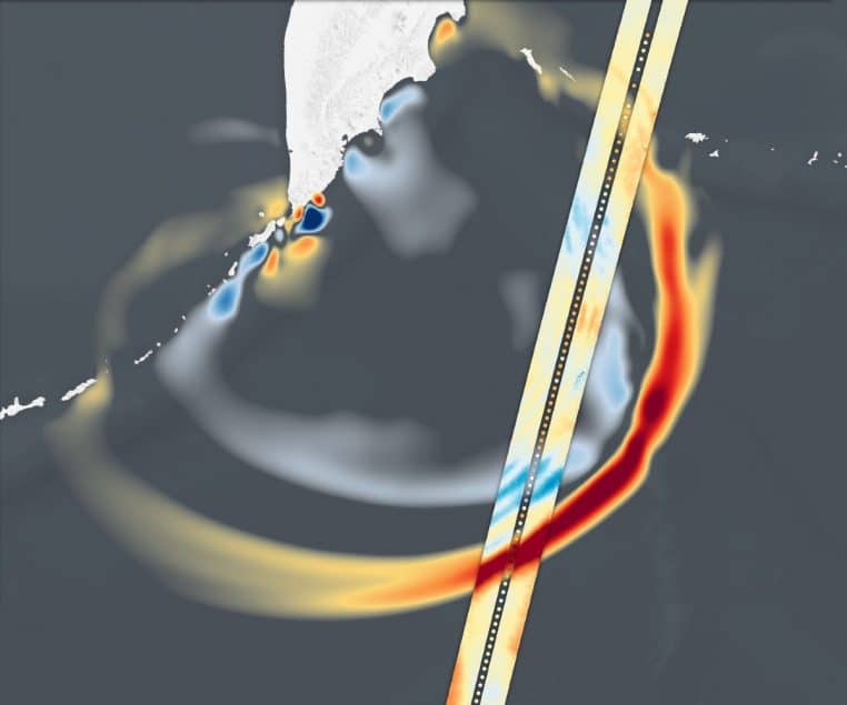 Vue satellite du tsunami généré près du Kamtchatka, montrant la propagation de la vague en anneaux colorés dans le Pacifique nord.