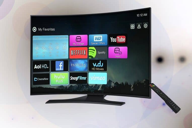 Téléviseur connecté affichant une interface Android TV colorée, représentant les nouveaux usages de télévision par internet et les services en ligne.