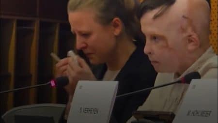 une interprete fond en larmes devant ukrainien